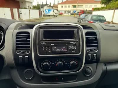 Vendo Renault Trafic 2018 - 16490 EUR, 152226 km - AUTO.MOTO.pt
