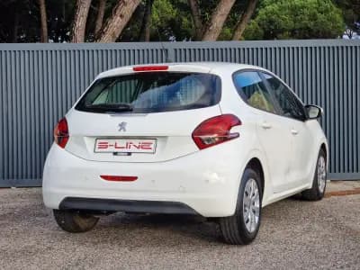 Vendo Peugeot 208 2018 - 9990 EUR, 100238 km - AUTO.MOTO.pt