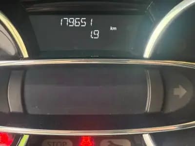 Vendo Renault Clio Sport Tourer 2014 - 7890 EUR, 179000 km - AUTO.MOTO.pt