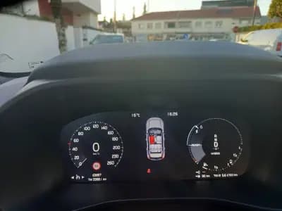 Vendo Volvo XC 40 2022 - 29490 EUR, 63800 km - AUTO.MOTO.pt