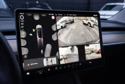 Vendo Tesla Model 3 2023 - 31999 EUR, 67000 km - AUTO.MOTO.pt