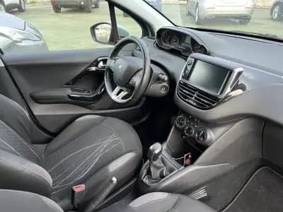 Sell Peugeot 208 2014 - 8900 EUR, 160599 km - AUTO.MOTO.pt