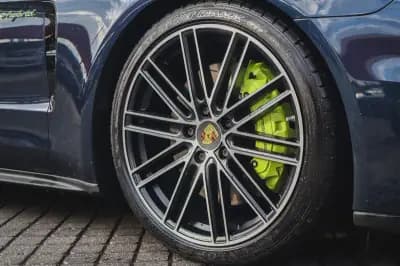 Sell Porsche Panamera Sport Turismo 2019 - 69880 EUR, 97640 km - AUTO.MOTO.pt