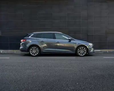 Sell Renault Mégane Sport Tourer 2018 - 15990 EUR, 126740 km - AUTO.MOTO.pt