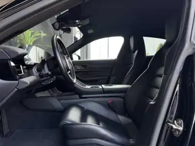 Vendo Porsche Taycan 2023 - 74990 EUR, 35900 km - AUTO.MOTO.pt