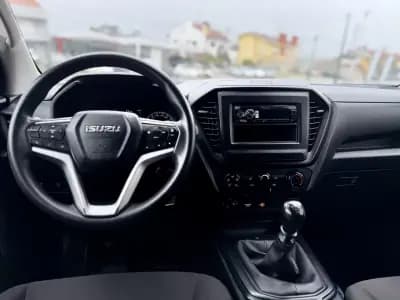 Vendo Isuzu D-Max 2023 - 32950 EUR, 109000 km - AUTO.MOTO.pt