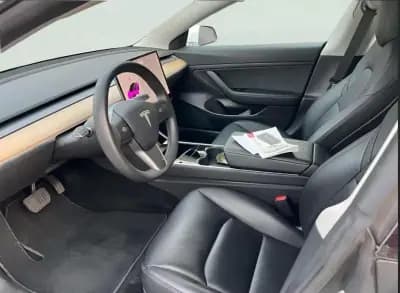 Vendo Tesla Model 3 2020 - 24990 EUR, 52675 km - AUTO.MOTO.pt