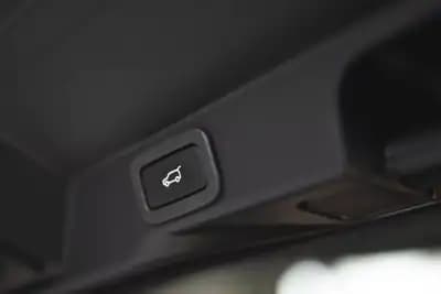 Sell Land Rover Range Rover Sport 2017 - 43990 EUR, 63000 km - AUTO.MOTO.pt