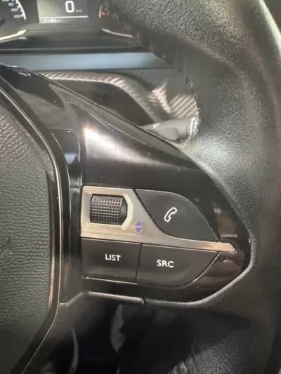 Sell Peugeot 208 2021 - 16250 EUR, 61484 km - AUTO.MOTO.pt