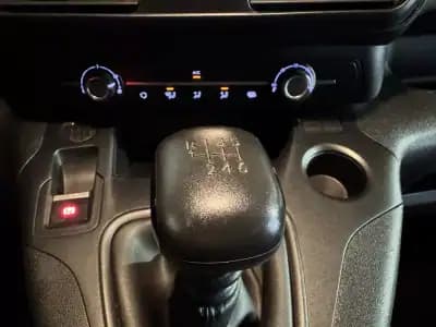 Vendo Peugeot Partner 2023 - 17750 EUR, 80117 km - AUTO.MOTO.pt