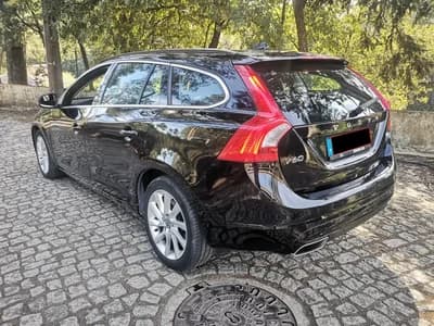 Vendo Volvo V60 2014 - 11750 EUR, 270000 km - AUTO.MOTO.pt