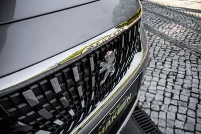 Vendo Peugeot 3008 2018 - 18490 EUR, 127901 km - AUTO.MOTO.pt