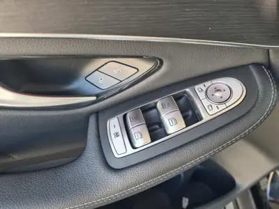 Sell Mercedes-Benz GLC 300 2021 - 46990 EUR, 61000 km - AUTO.MOTO.pt