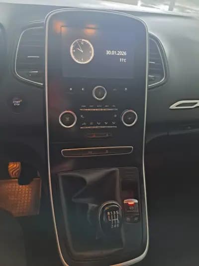 Sell Renault Scénic 2017 - 9980 EUR, 262136 km - AUTO.MOTO.pt