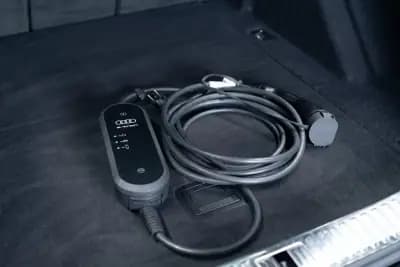 Vendo Audi Q8 e-Tron Sportback 2023 - 49950 EUR, 55000 km - AUTO.MOTO.pt