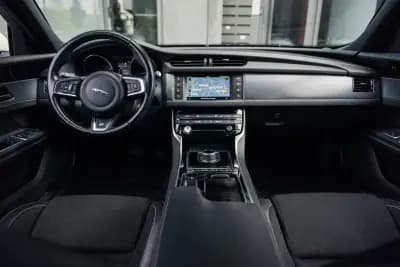 Vendo Jaguar XF 2017 - 24990 EUR, 145800 km - AUTO.MOTO.pt