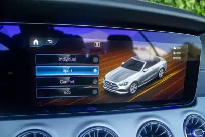 Vendo Mercedes-Benz E 220 2021 - 53900 EUR, 42200 km - AUTO.MOTO.pt