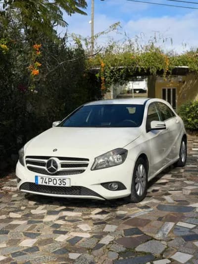 Vendo Mercedes-Benz A 180 2015 - 15900 EUR, 195815 km - AUTO.MOTO.pt