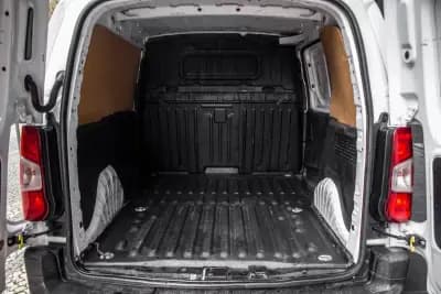 Vendo Peugeot Partner 2021 - 12990 EUR, 103902 km - AUTO.MOTO.pt