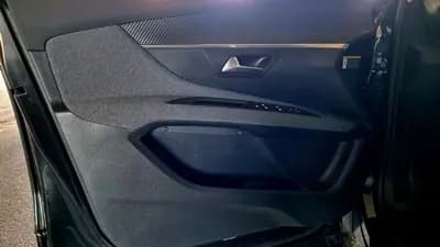 Vendo Peugeot 3008 2020 - 21500 EUR, 90000 km - AUTO.MOTO.pt