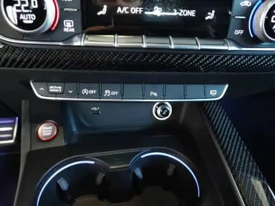 Vendo Audi RS5 2018 - 56000 EUR, 142000 km - AUTO.MOTO.pt