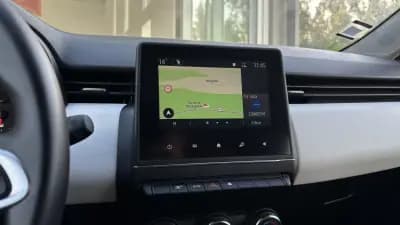 Vendo Renault Clio 2023 - 14499 EUR, 111021 km - AUTO.MOTO.pt