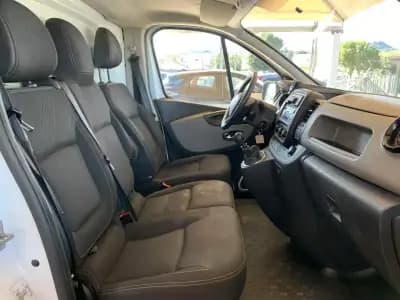 Sell Nissan NV300 2017 - 13500 EUR, 203327 km - AUTO.MOTO.pt