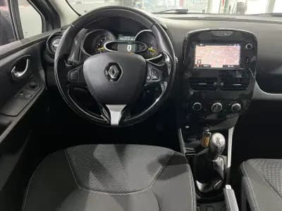 Vendo Renault Clio Sport Tourer 2015 - 8600 EUR, 248781 km - AUTO.MOTO.pt