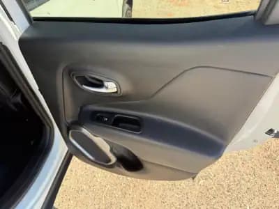 Sell Jeep Renegade 2019 - 15995 EUR, 105000 km - AUTO.MOTO.pt