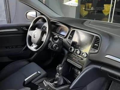 Vendo Renault Mégane Sport Tourer 2022 - 16990 EUR, 132900 km - AUTO.MOTO.pt