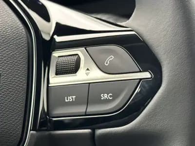 Vendo Peugeot 2008 2022 - 24600 EUR, 16198 km - AUTO.MOTO.pt