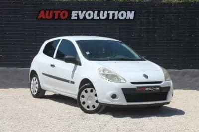 Vendo Renault Clio 2009 - 4300 EUR, 219000 km - AUTO.MOTO.pt