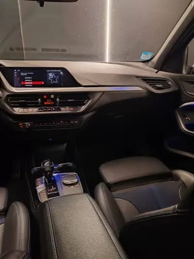 Vendo BMW 118 2021 - 22750 EUR, 111912 km - AUTO.MOTO.pt