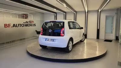 Vendo Volkswagen Cross Up! 2013 - 7750 EUR, 154338 km - AUTO.MOTO.pt