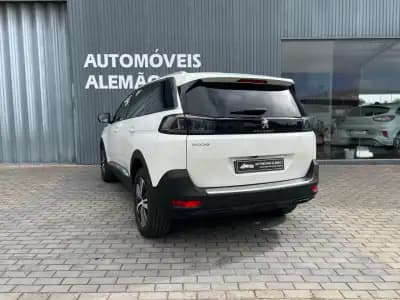 Vendo Peugeot 5008 2024 - 29750 EUR, 32015 km - AUTO.MOTO.pt