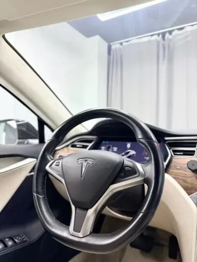 Vendo Tesla Model S 2018 - 23500 EUR, 183000 km - AUTO.MOTO.pt