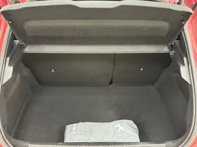 Vendo Peugeot 208 2020 - 13890 EUR, 63000 km - AUTO.MOTO.pt