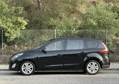 Sell Renault Scénic 2009 - 6599 EUR, 230000 km - AUTO.MOTO.pt