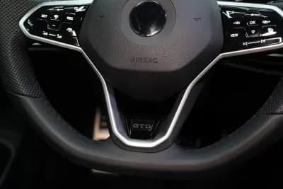 Vendo Volkswagen Golf 2021 - 34970 EUR, 88000 km - AUTO.MOTO.pt