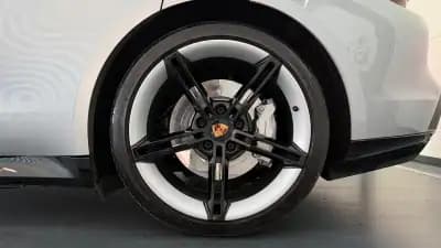 Vendo Porsche Taycan 2020 - 72000 EUR, 96306 km - AUTO.MOTO.pt