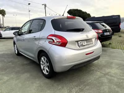 Sell Peugeot 208 2014 - 8900 EUR, 160599 km - AUTO.MOTO.pt