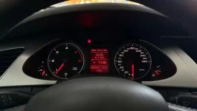 Vendo Audi A4 Avant 2008 - 9990 EUR, 300335 km - AUTO.MOTO.pt