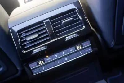 Vendo Volkswagen Touareg 2021 - 59900 EUR, 55000 km - AUTO.MOTO.pt