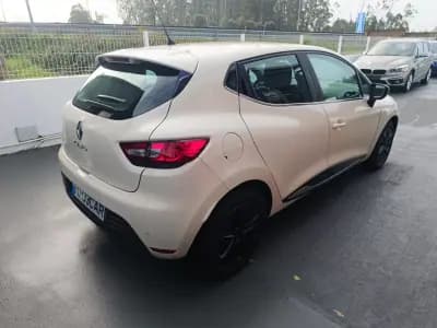 Sell Renault Clio 2017 - 10900 EUR, 135702 km - AUTO.MOTO.pt