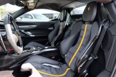 Sell Ferrari SF90 2021 - 685000 EUR, 858 km - AUTO.MOTO.pt