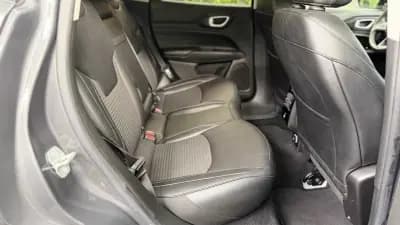 Sell Jeep Compass 2023 - 25000 EUR, 65000 km - AUTO.MOTO.pt