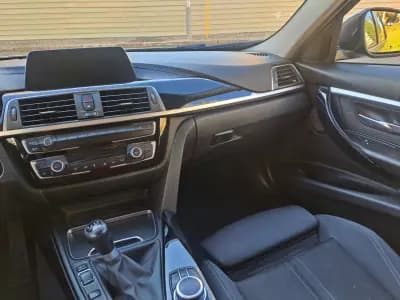 Vendo BMW 318 2018 - 19990 EUR, 125000 km - AUTO.MOTO.pt