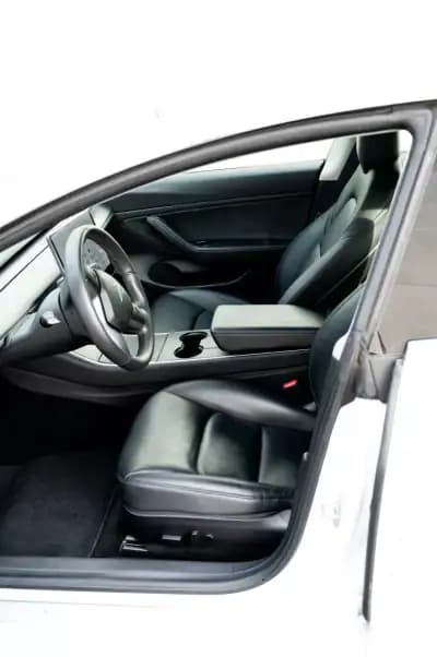 Vendo Tesla Model 3 2020 - 25990 EUR, 111680 km - AUTO.MOTO.pt