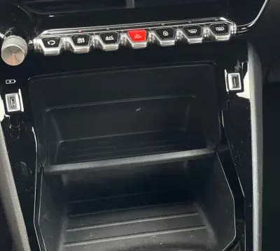 Vendo Peugeot 2008 2023 - 19750 EUR, 69580 km - AUTO.MOTO.pt