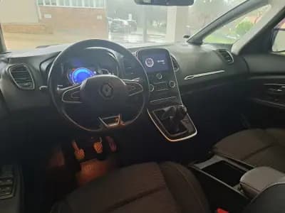 Sell Renault Scénic 2017 - 9980 EUR, 262136 km - AUTO.MOTO.pt